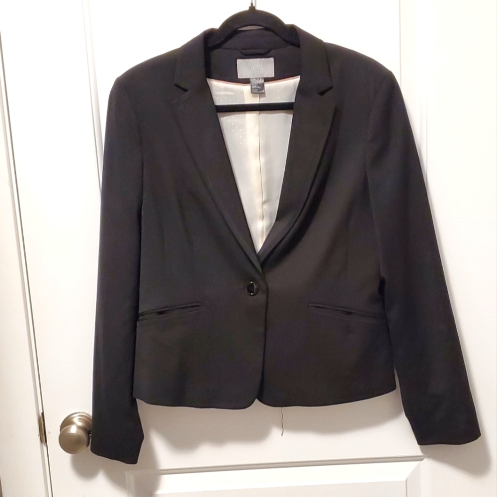 2/$36 🖤 classic black blazer with cream liner
